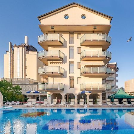 Universal Hotel Cervia Exterior foto