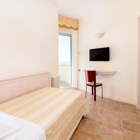 Universal Hotel Cervia Exterior foto