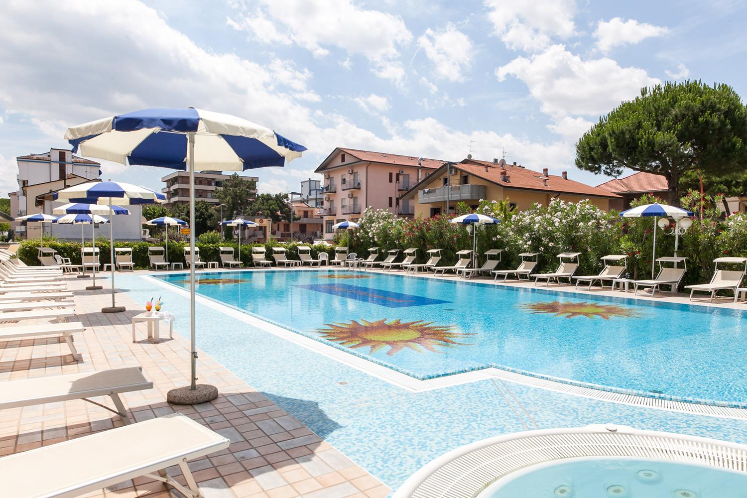 Universal Hotel Cervia Exterior foto