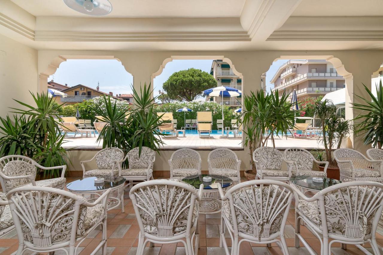 Universal Hotel Cervia Exterior foto