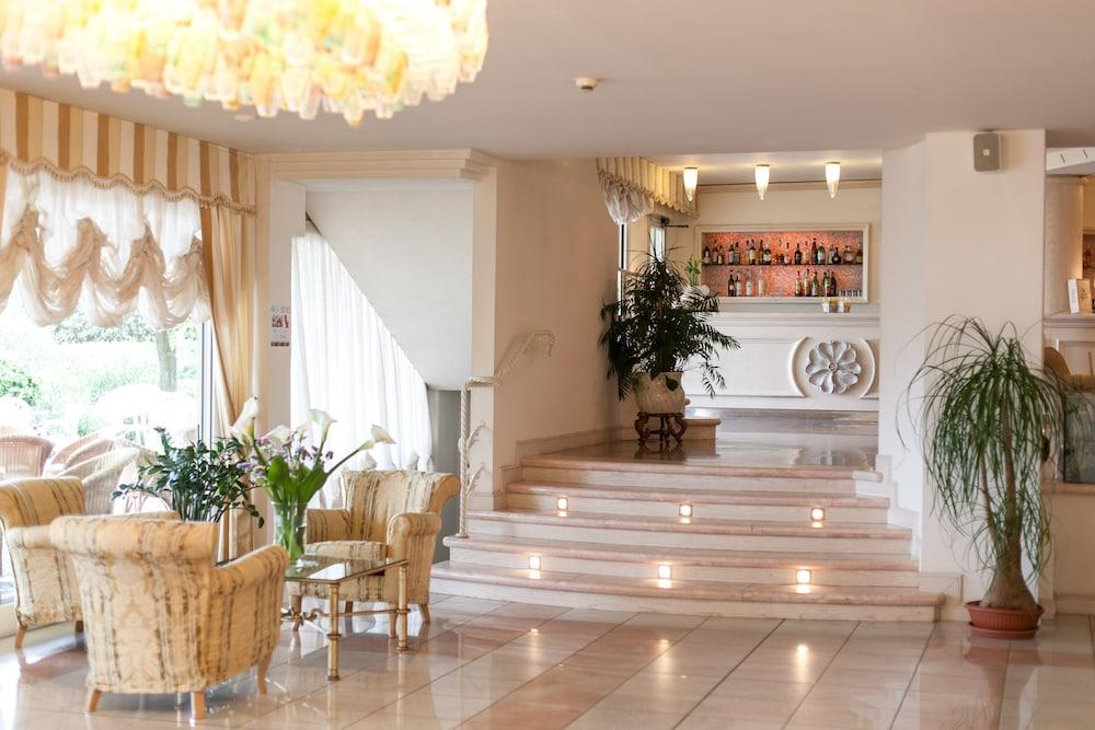 Universal Hotel Cervia Exterior foto