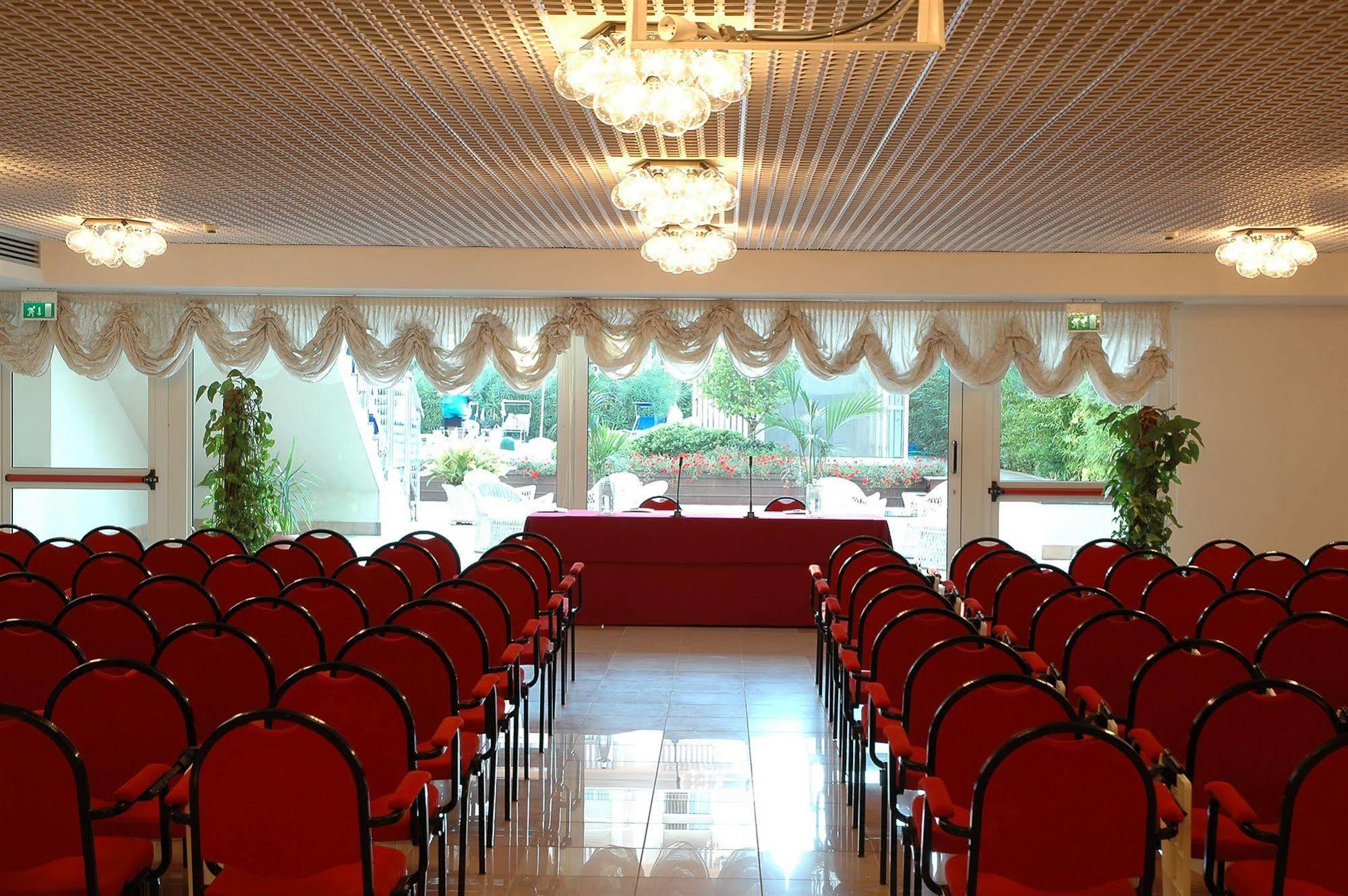 Universal Hotel Cervia Exterior foto
